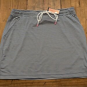 NWT Vineyard Vines Navy and White Striped Women's Skirt